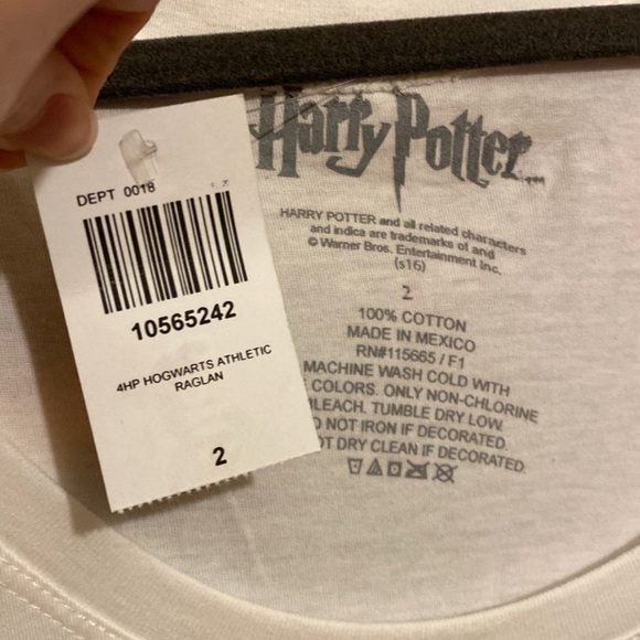 Hot Topic Hogwarts Crest Raglan - Picture 5 of 5